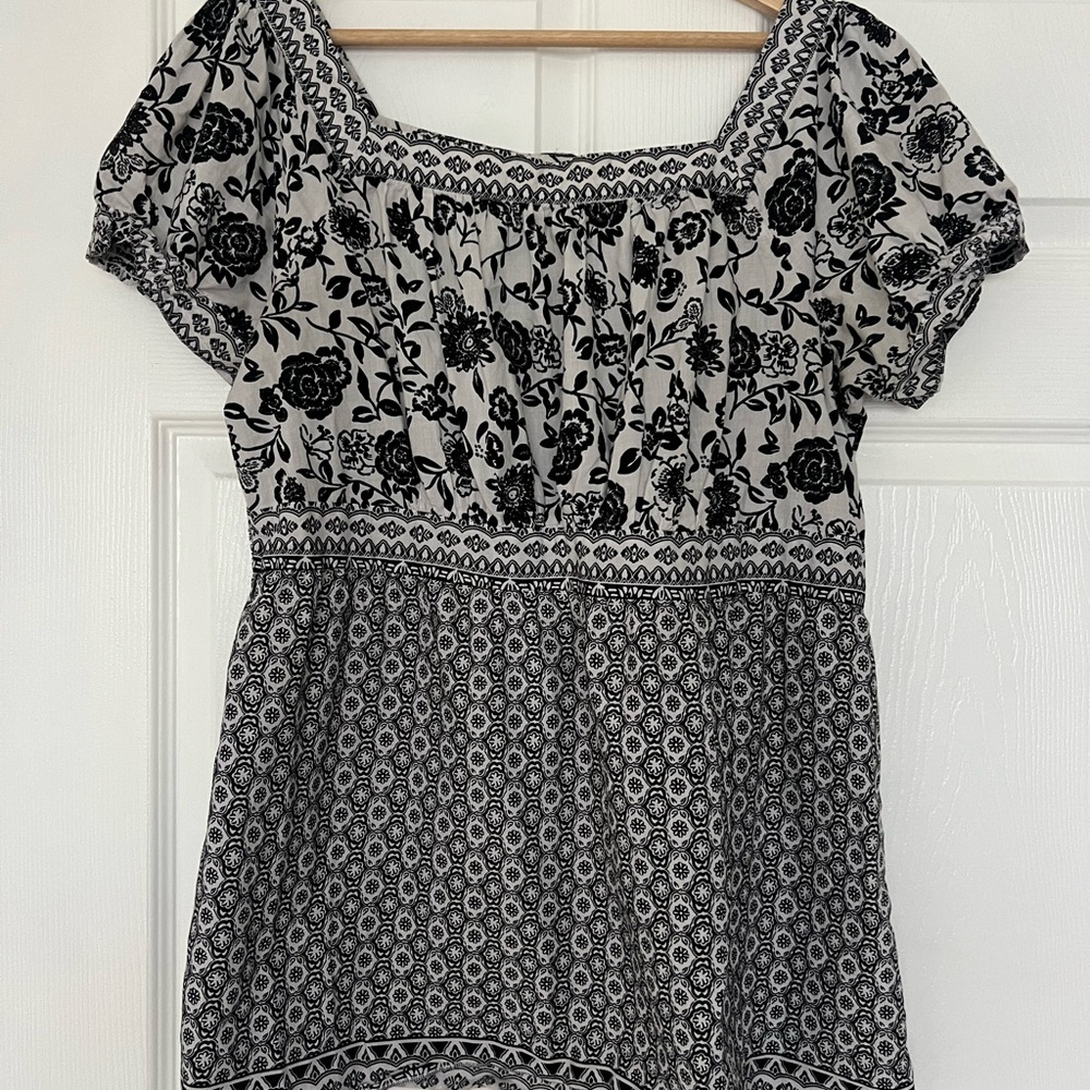 A.L.C. Black and White Floral Blouse size X-Large